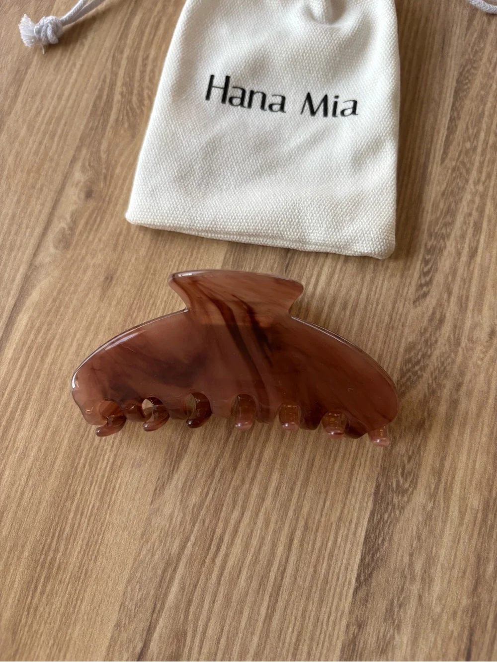 Hana Mia Claw Clip - Mocha